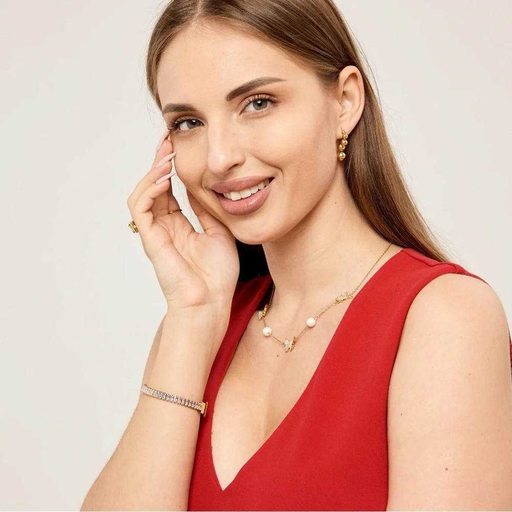 Gold Butterfly Necklace with Pearls - Picture 2 of 7